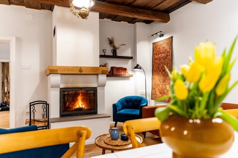 Living room, fireplace, fireplace