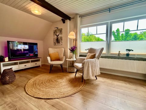 TV and multimedia, Living room, Seating area, heating, internet