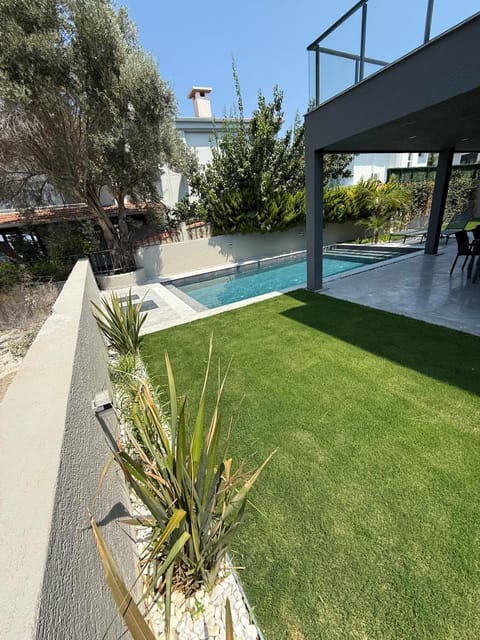 Garden view, Swimming pool, sunbed