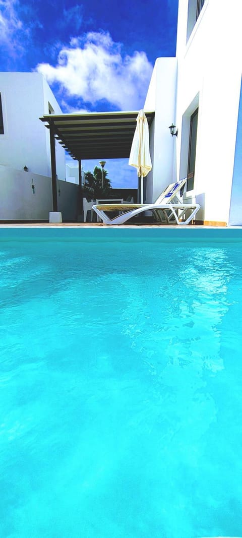 Day, Pool view, Swimming pool, sunbed