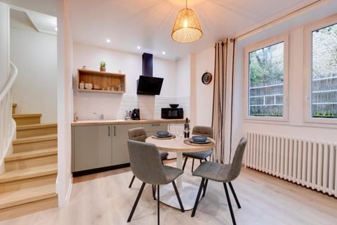 View (from property/room), Kitchen or kitchenette, Dining area, kitchen
