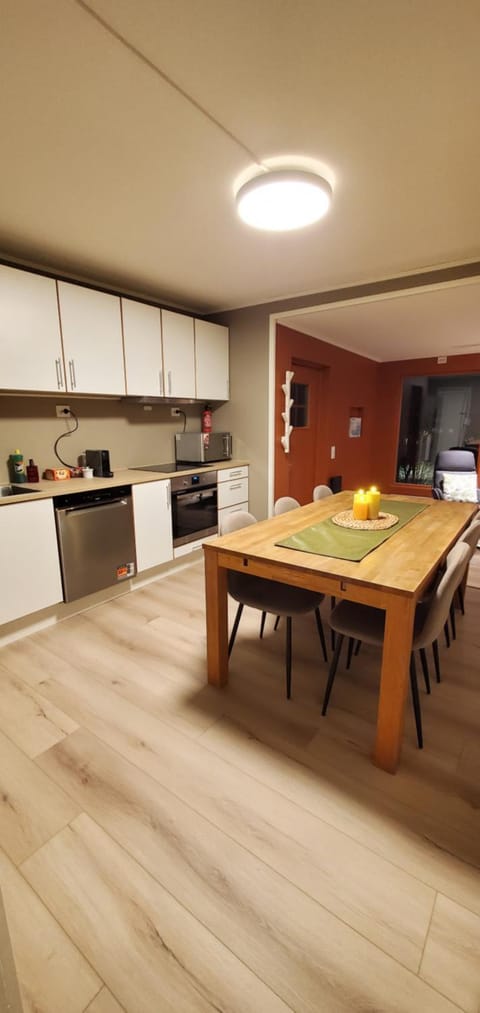 Kitchen or kitchenette, Dining area, Food, stove