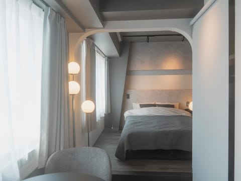 Bed, Dining area, Bedroom