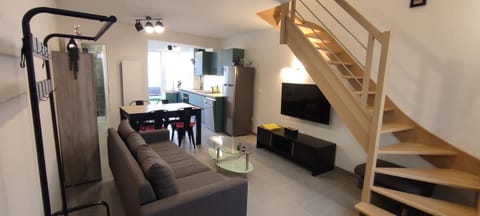 TV and multimedia, Kitchen or kitchenette, Living room