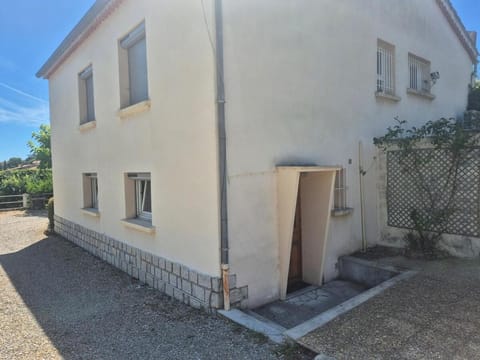 Charmant studio centre village Apartment in Gréoux-les-Bains