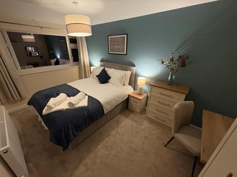 Bed, Photo of the whole room, Bedroom