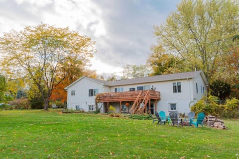 Lake Orchard View- 8 BR with Lake Access and Fire Pit House in Seneca Lake