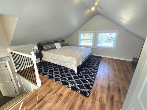 Crestwood Gem House in Crestwood