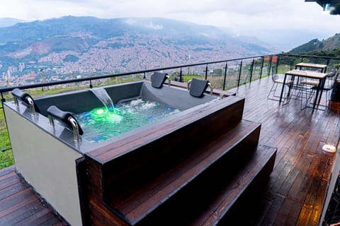 Natural landscape, Hot Tub, View (from property/room), Balcony/Terrace