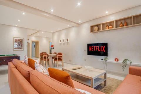 TV and multimedia, Living room, Seating area, Evening entertainment