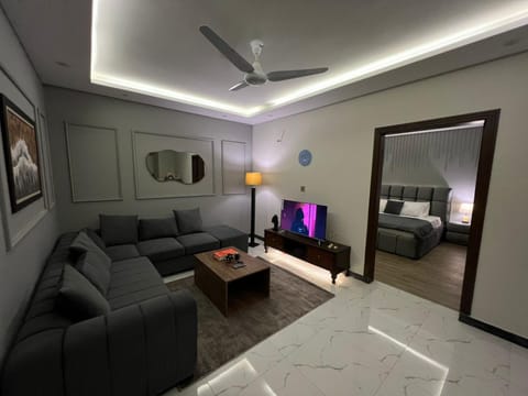 Communal lounge/ TV room, TV and multimedia, Living room, Photo of the whole room, Seating area, Evening entertainment, air conditioner