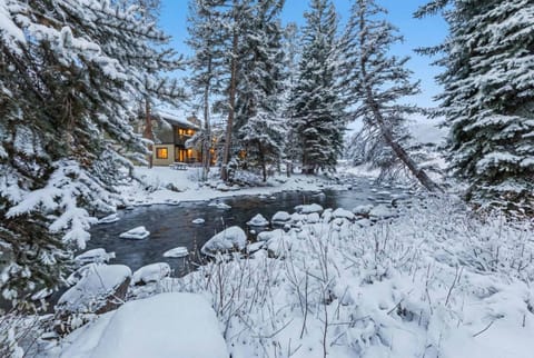Gore Creek Escape Hot Tub Mountain Creek Views House in Vail