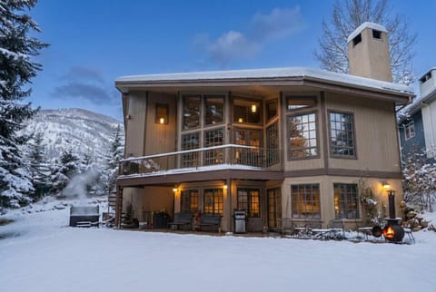 Gore Creek Escape Hot Tub Mountain Creek Views House in Vail