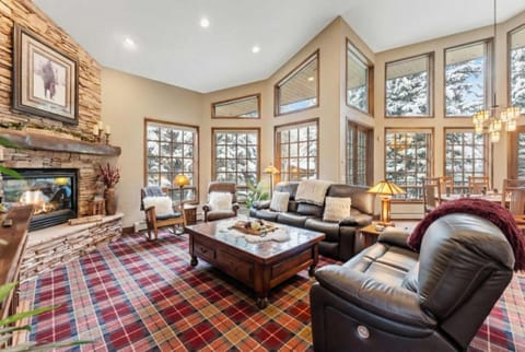 Gore Creek Escape Hot Tub Mountain Creek Views House in Vail