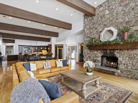 Apex Lodge - Solitude Resort 5BR with Hot Tub Chalet in Wasatch County