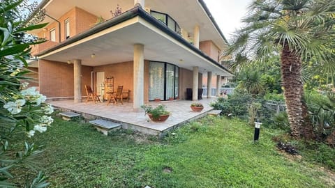 Property building, Garden, Garden view