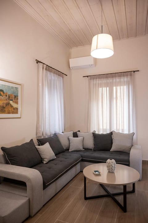 Virginia Luxury Apartment by Home Sweet Home Apartment in Nafplion