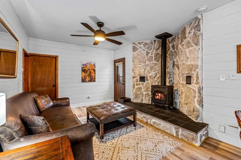 Living room, Seating area, fireplace