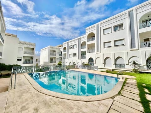 Property building, Day, Swimming pool, Swimming pool
