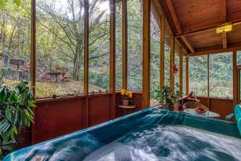 Neighbourhood, Natural landscape, Hot Tub, Seating area, furniture