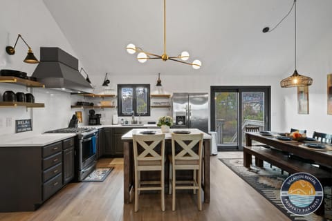 Lake Geneva Family House Pool Table Fireplace and Sleeps 10 House in Wisconsin