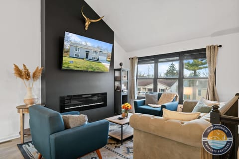 Lake Geneva Family House Pool Table Fireplace and Sleeps 10 House in Wisconsin