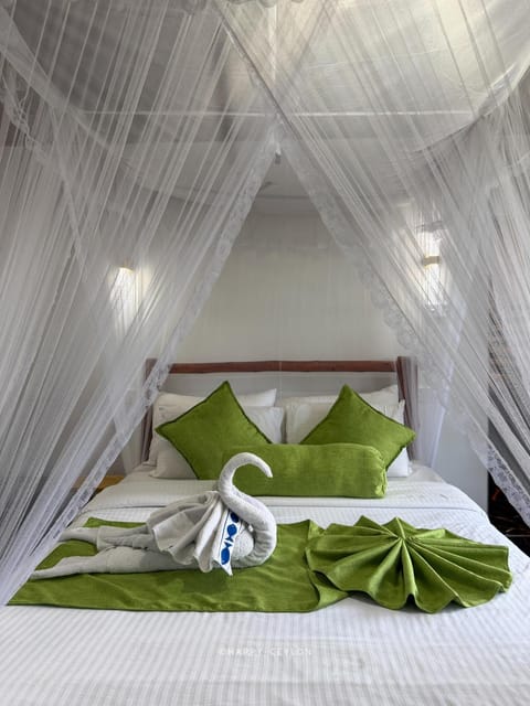 Bed, towels