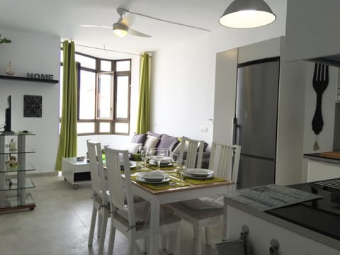 TV and multimedia, Balcony/Terrace, Kitchen or kitchenette, Living room, Decorative detail, Seating area