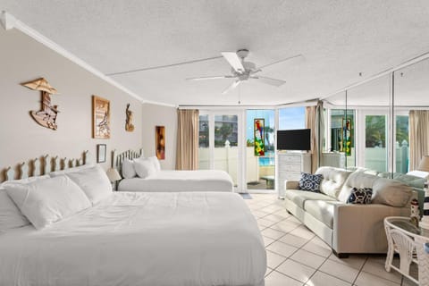 Bed, Photo of the whole room, Seating area