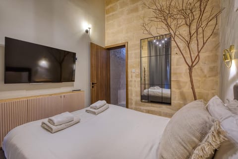 Stunning 3BR Townhouse with Private Rooftop by SF Homes House in Saint Paul's Bay