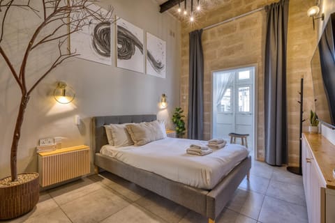 Stunning 3BR Townhouse with Private Rooftop by SF Homes House in Saint Paul's Bay