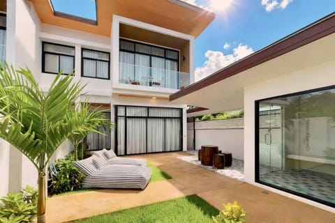 Property building, Patio, Day, Garden, Garden, Sauna, Balcony/Terrace