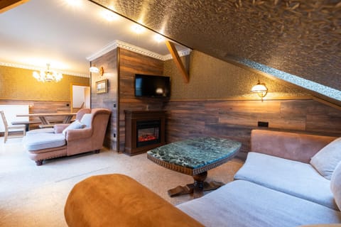 Communal lounge/ TV room, TV and multimedia, Living room, Photo of the whole room, Seating area