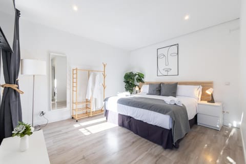 Bed, Photo of the whole room