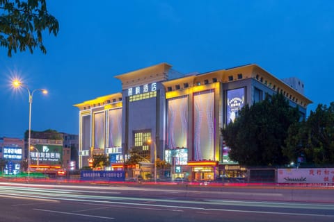 Property building, Night, Neighbourhood, City view, Street view, Location, Parking