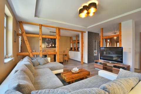 Communal lounge/ TV room, TV and multimedia, Living room