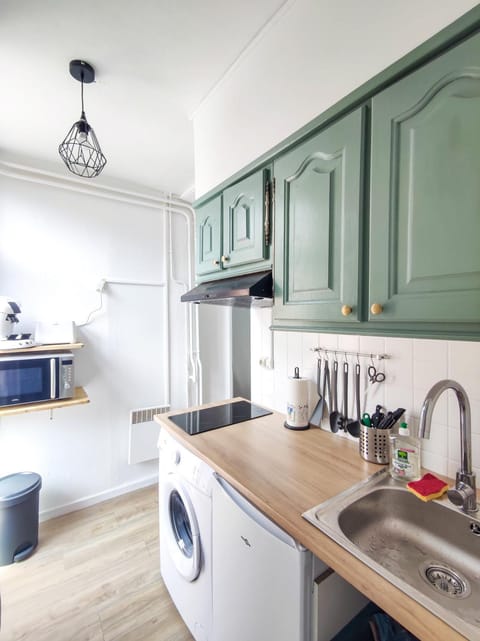Kitchen or kitchenette, pet friendly, stove, toaster, washing machine