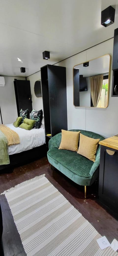 Bed, Living room
