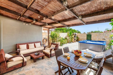 Hot Tub, Balcony/Terrace, Dining area