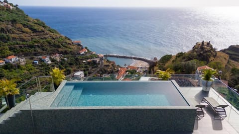 Balcony/Terrace, Mountain view, Pool view, Sea view, Swimming pool