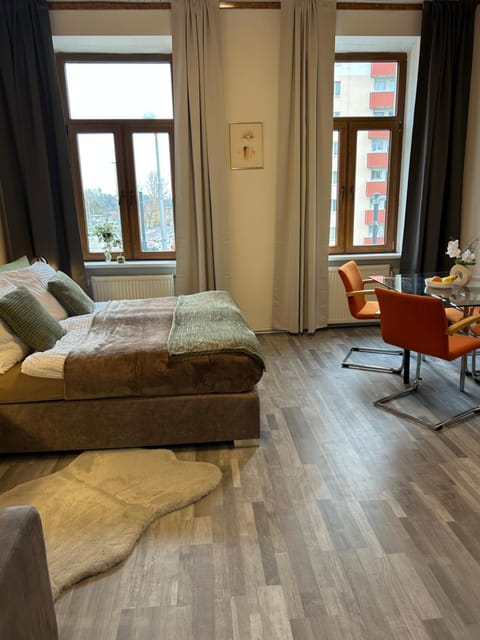 Bed, Living room, Photo of the whole room, Seating area, Bedroom