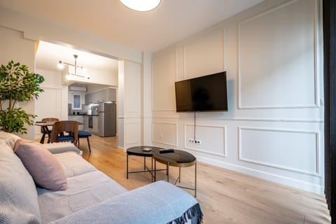Communal lounge/ TV room, TV and multimedia, Seating area, Evening entertainment