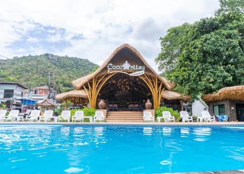 Restaurant/places to eat, Swimming pool