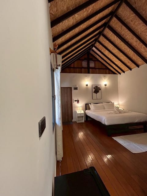 Property building, Restaurant/places to eat, Bed, Photo of the whole room, Bedroom, Breakfast