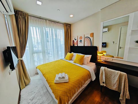 Bed, TV and multimedia, Photo of the whole room, Bedroom, towels, wardrobe