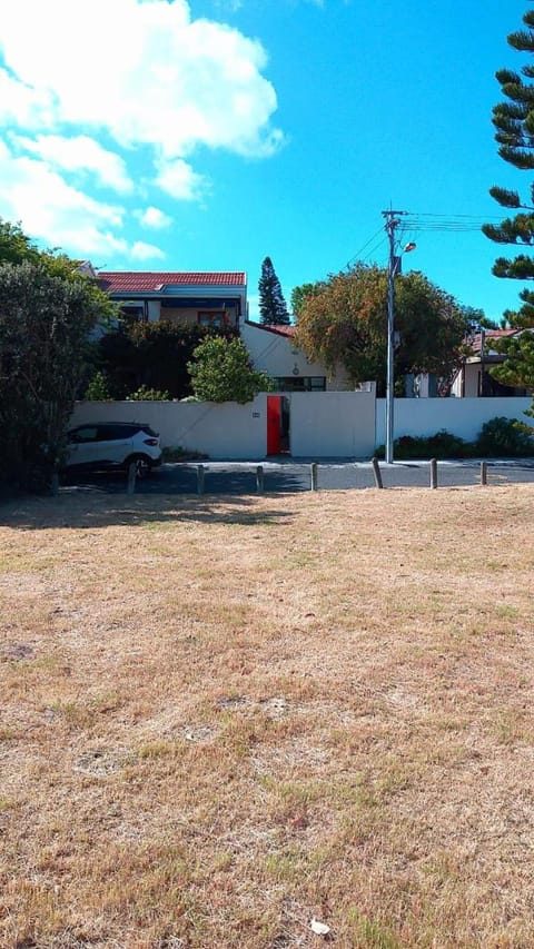 Cozy Studio Next to the Vlei and Nature Reserve Apartment in Cape Town