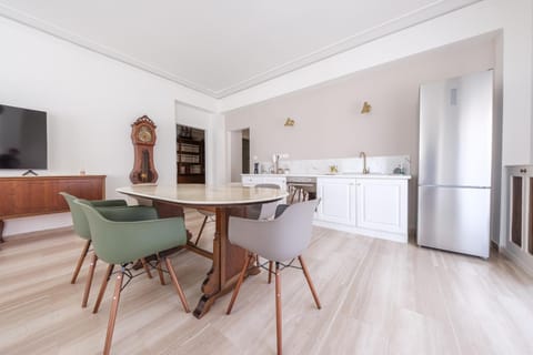 Property building, Kitchen or kitchenette, Living room