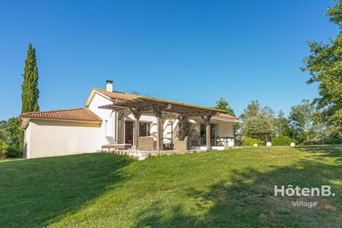 Property building, Day, Garden, Garden, Garden view
