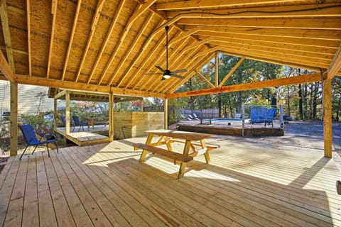 The Retreat House-Poolside Comfort & Playful Vibes Villa in East Point