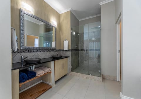 Shower, Bathroom, towels